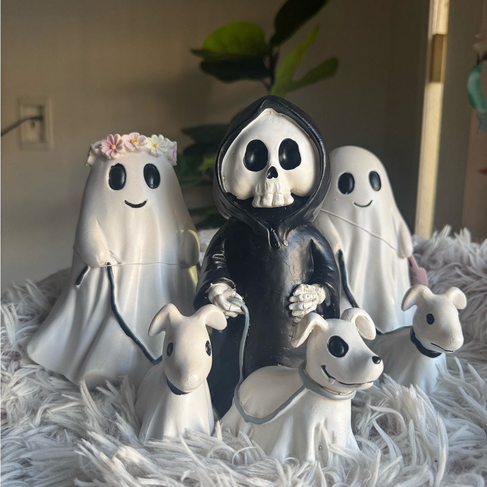 Ghost and Skeleton Figurine Set
